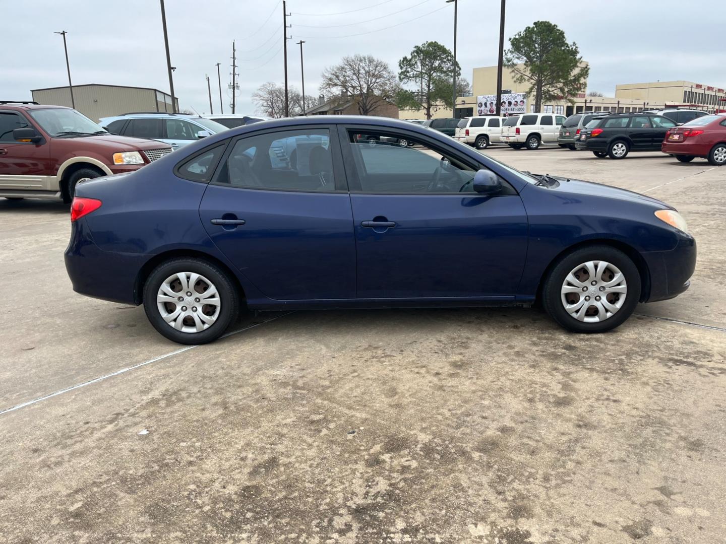 2010 blue /TAN Hyundai Elantra GLS (KMHDU4ADXAU) with an 2.0L L4 DOHC 16V engine, Automatic transmission, located at 14700 Tomball Parkway 249, Houston, TX, 77086, (281) 444-2200, 29.928619, -95.504074 - Photo#7